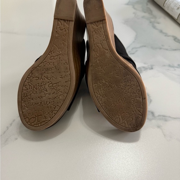 DKNY Women's Black platform Sandals size 7m - Picture 5 of 5